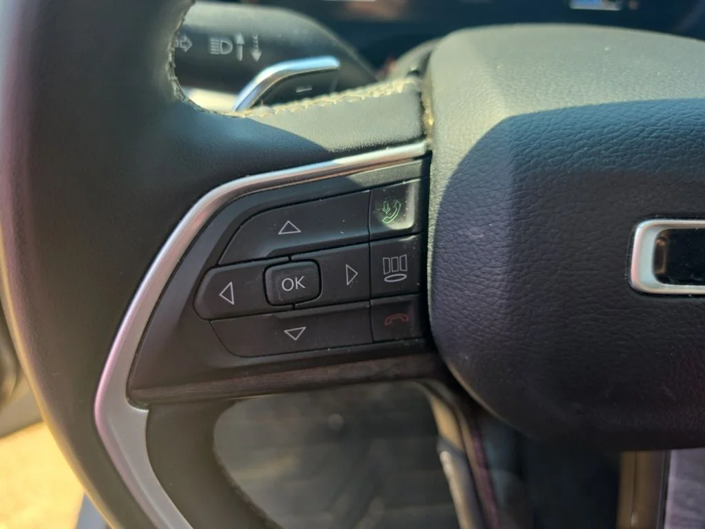 Used 2024 Silver Jeep Limited image 19