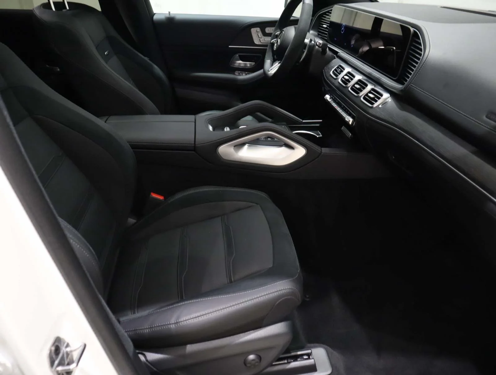 Used 2025 Polar White Mercedes-Benz AMG® GLE 53 4MATIC+ Coupe image 17
