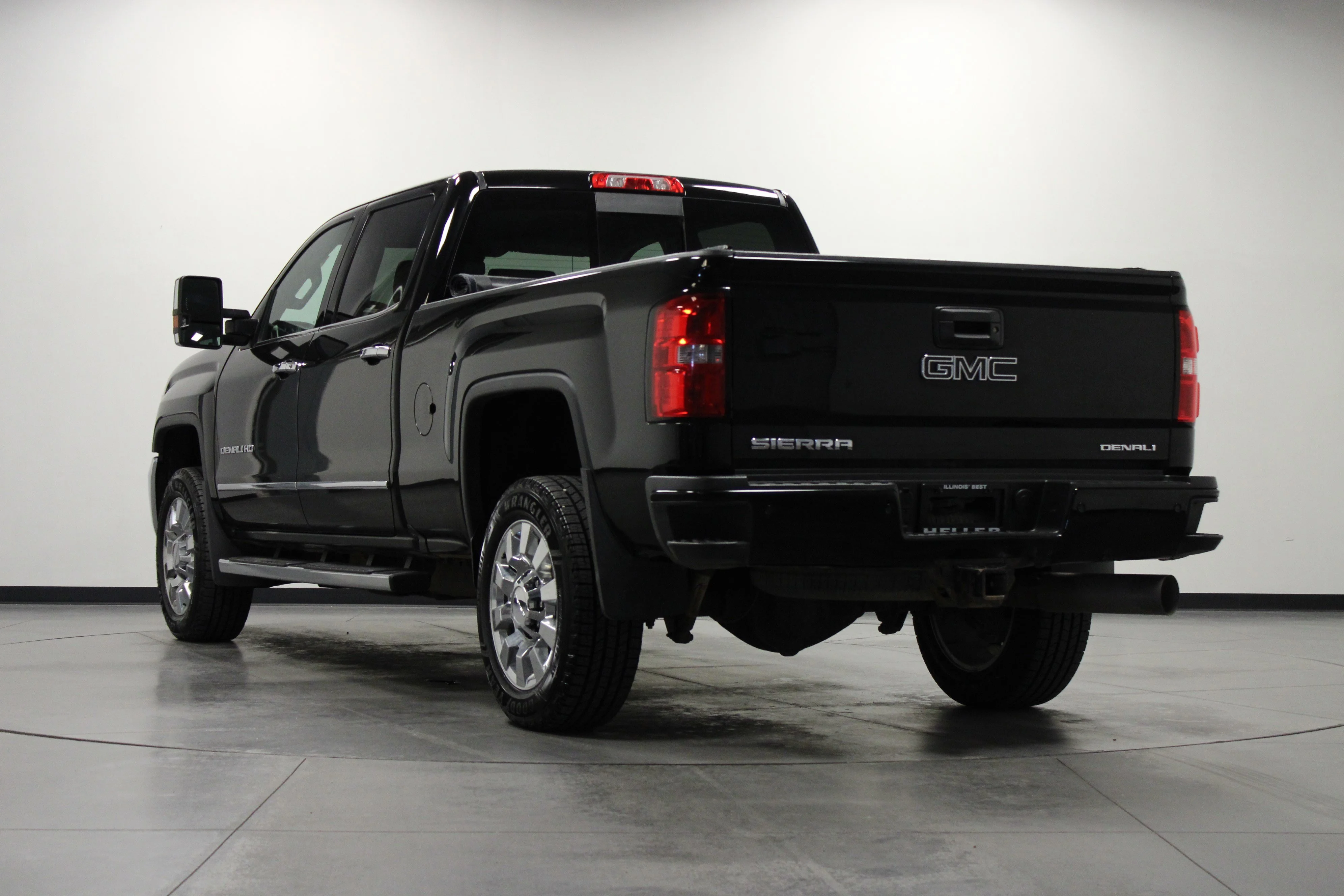 Used 2017 ONYX BLACK GMC Denali image 6