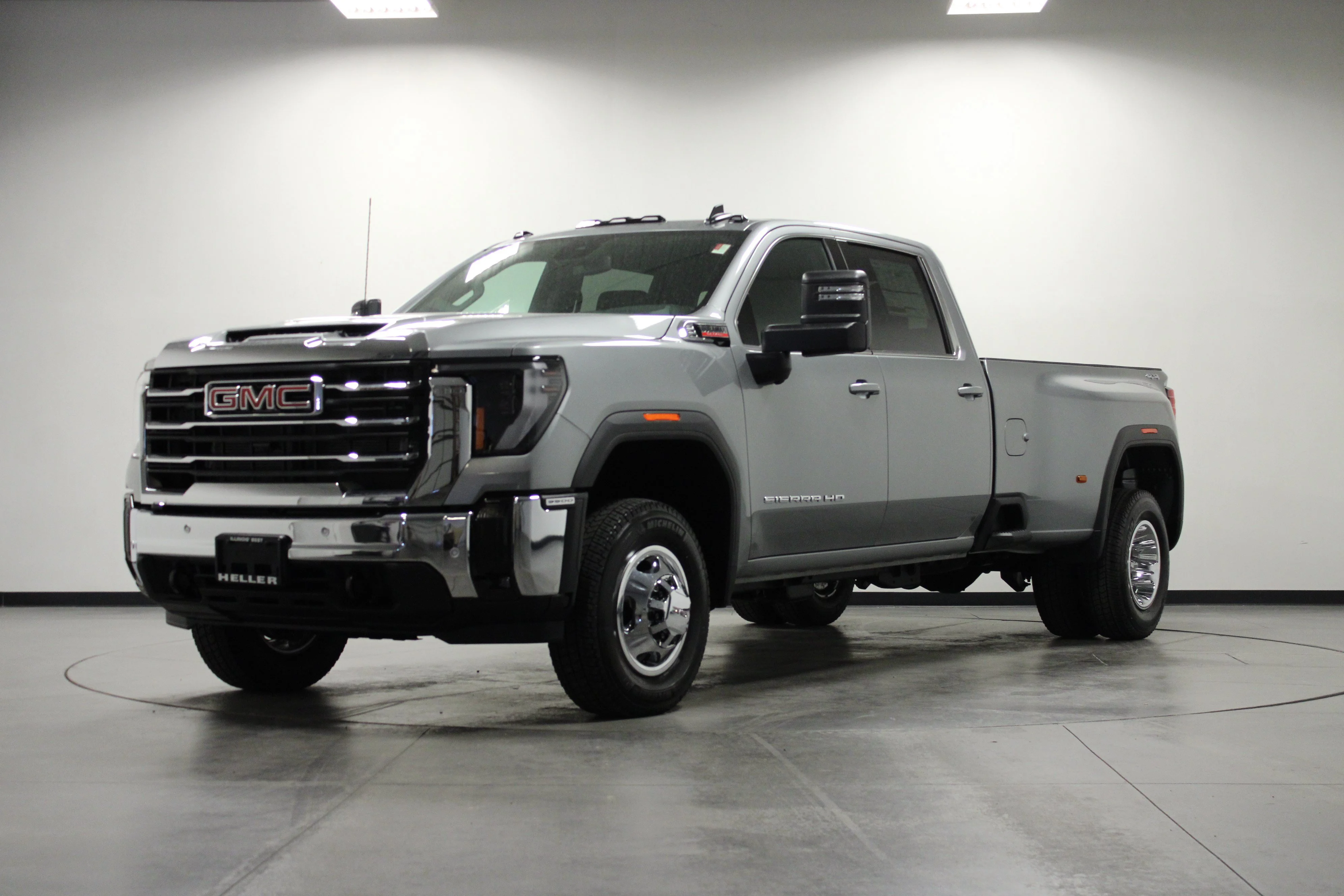 New 2026 Sterling Metallic GMC SLE DRW image 8