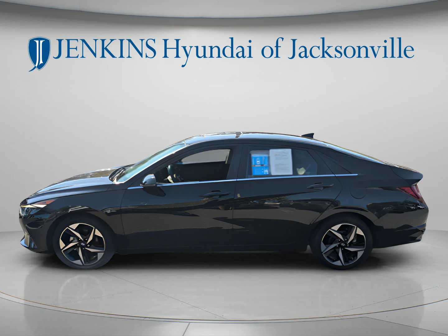 Used 2022 Phantom Black Hyundai SEL image 6