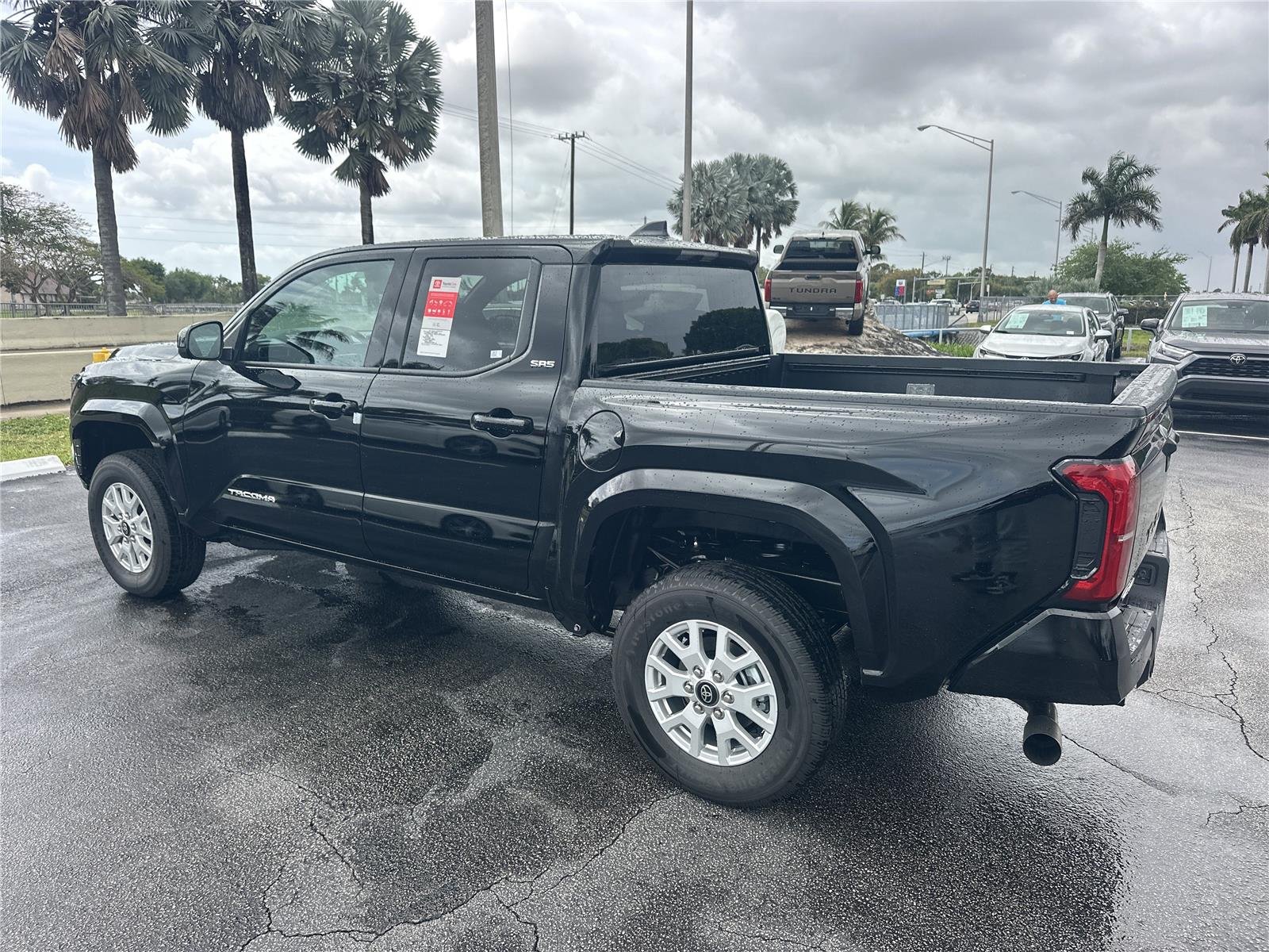 View vehicle photo 7