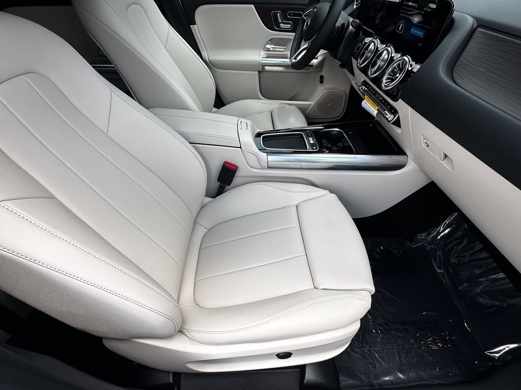 New 2026 Polar White Mercedes-Benz GLA 250 image 15