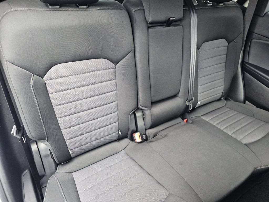 Used 2022 Oxford White Ford SE image 26