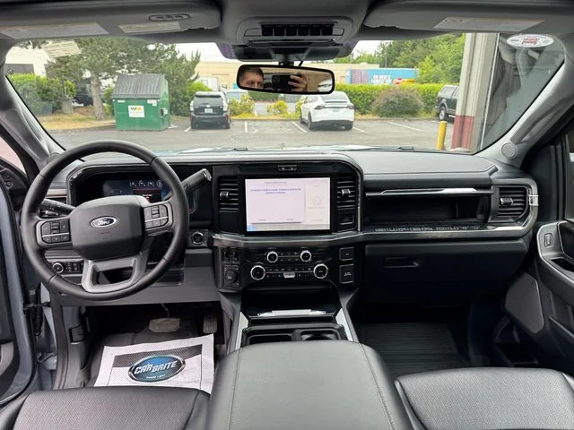 Used 2025  Ford Lariat image 15