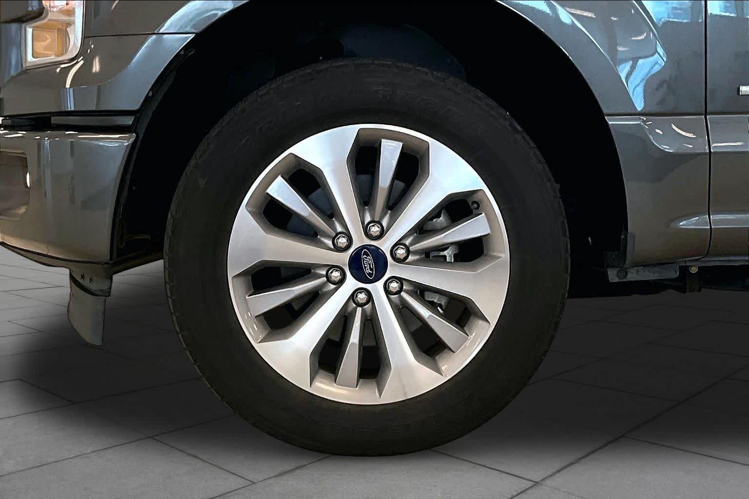 Used 2017 Magnetic Metallic Ford XL image 9