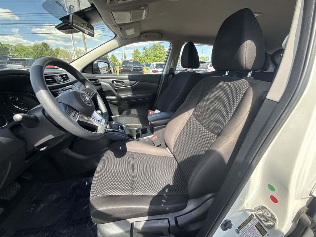 Used 2021 White Nissan S image 11