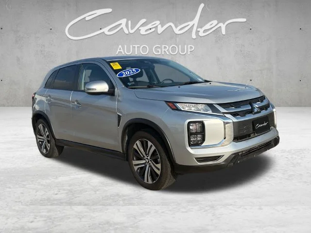 Used 2025 Blue Mitsubishi 2.0 SE image 2