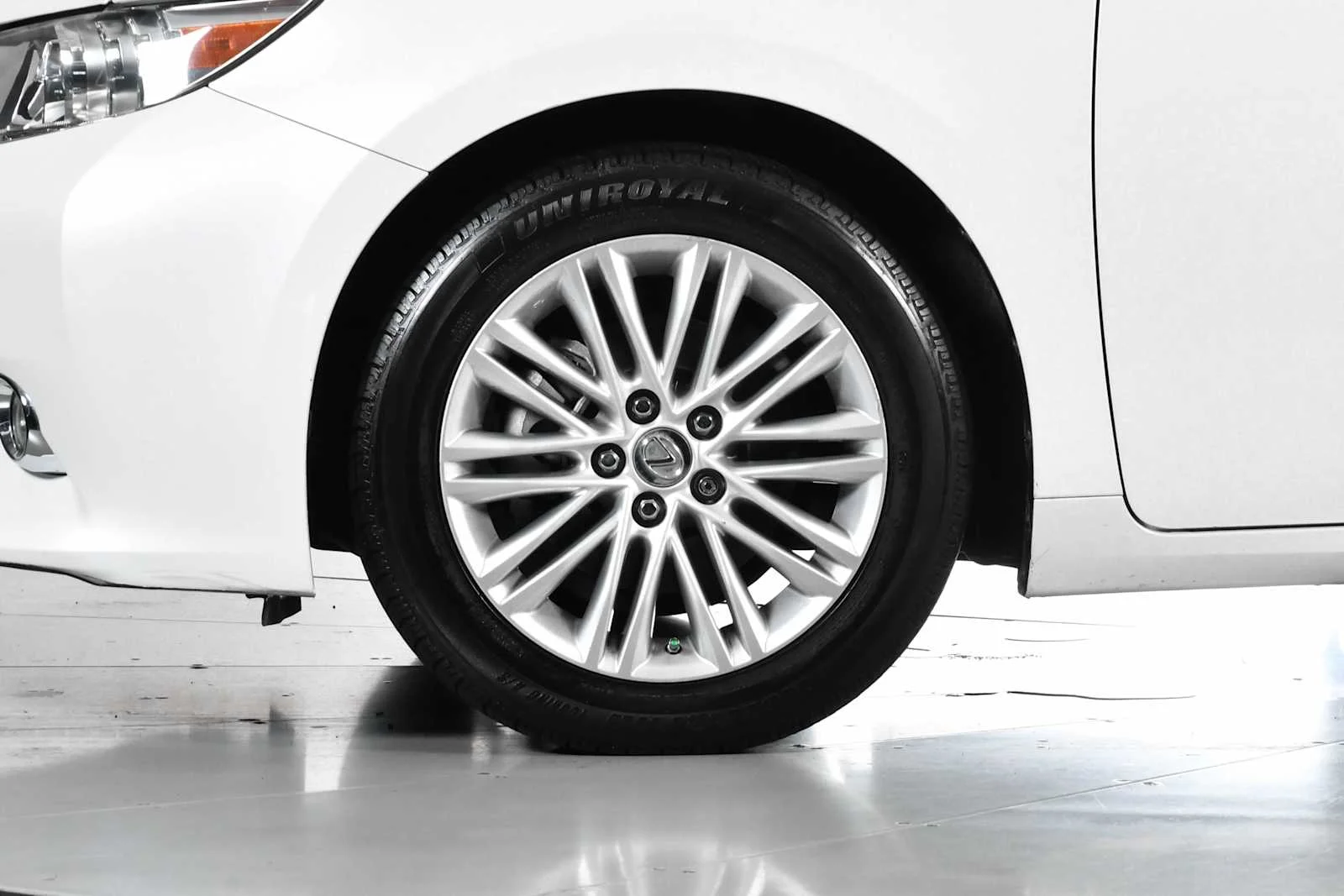 Used 2015 Starfire Pearl Lexus  image 12