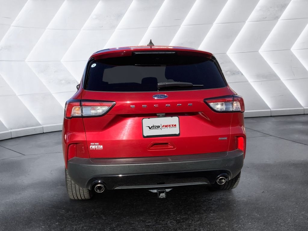 Used 2022 Red Ford SE image 5