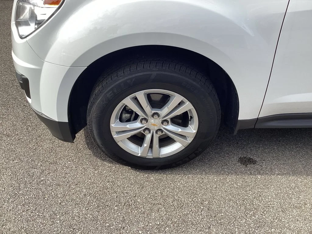 Used 2015 SUMMIT WHITE Chevrolet LS image 23