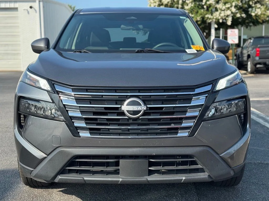 Used 2024 Gray Nissan SV image 4