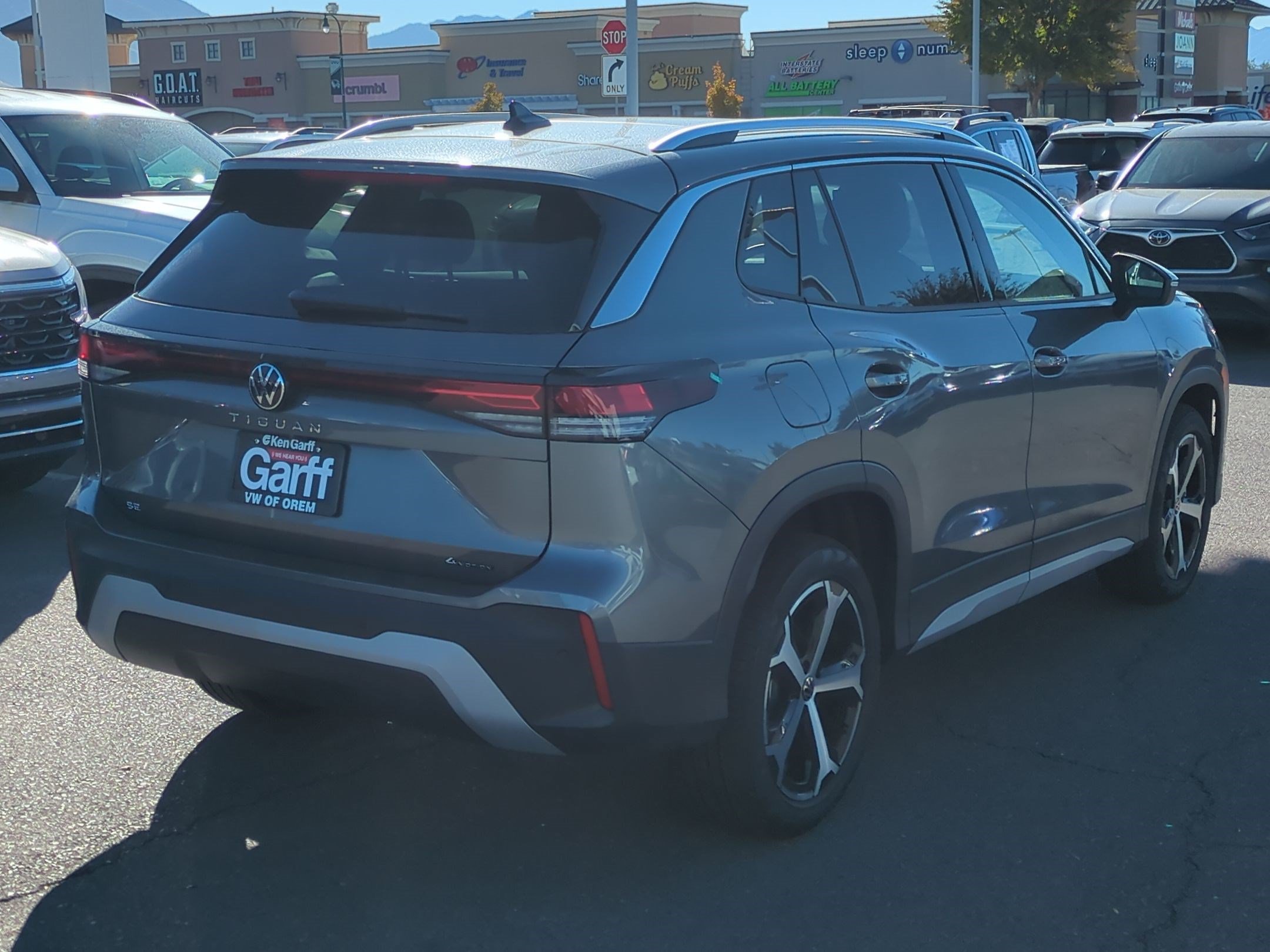 New 2025 Platinum Gray Metallic Volkswagen SE image 3
