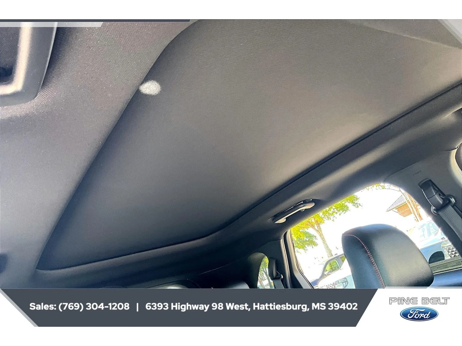 Used 2022 Star White Metallic Tri-Coat Ford ST-Line image 16