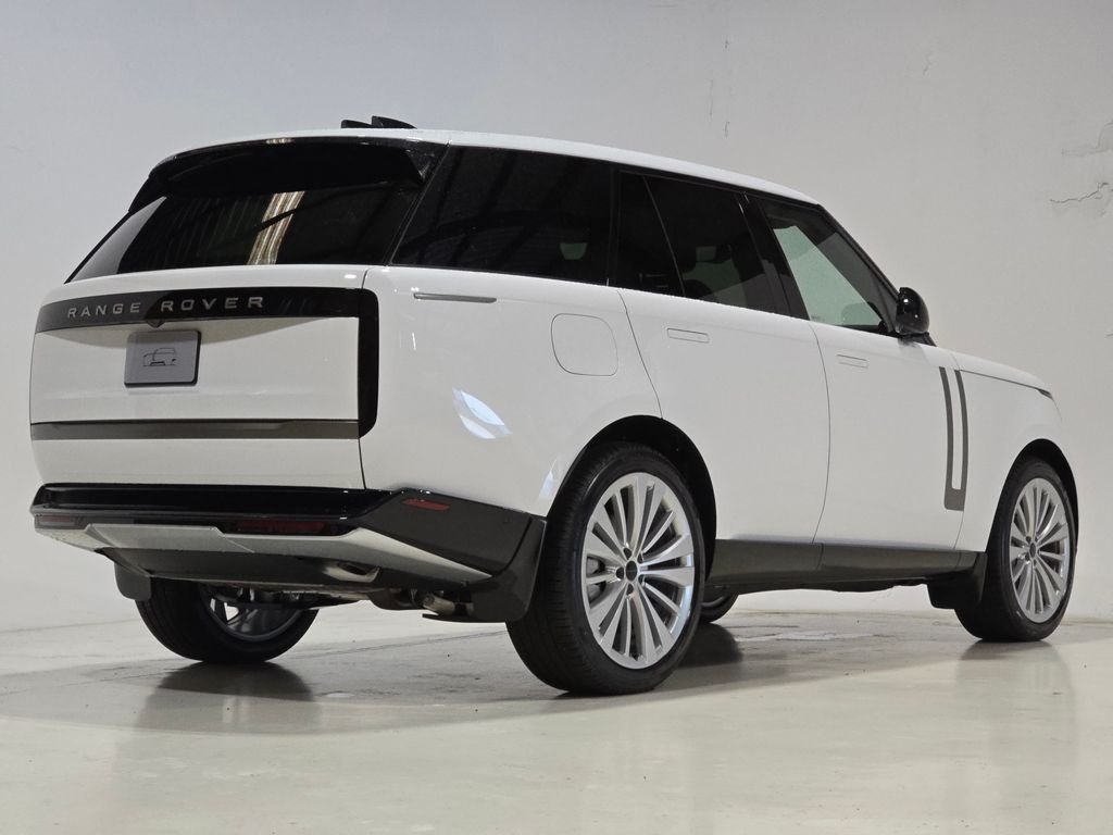 New 2026 Fuji White Land Rover SE image 5