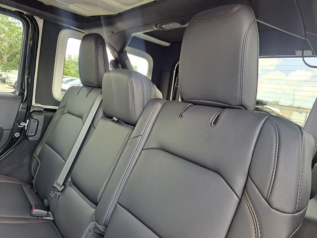 2025 Jeep Wrangler 4-Door Sahara - Photo 20