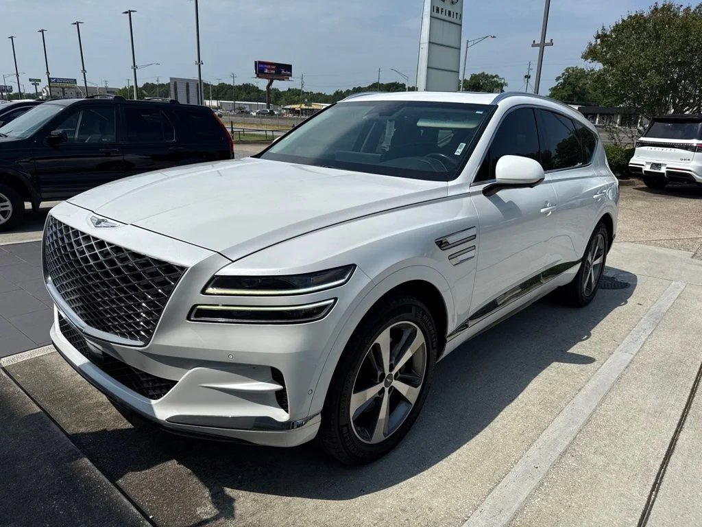 Used 2021 White Genesis 2.5T image 1