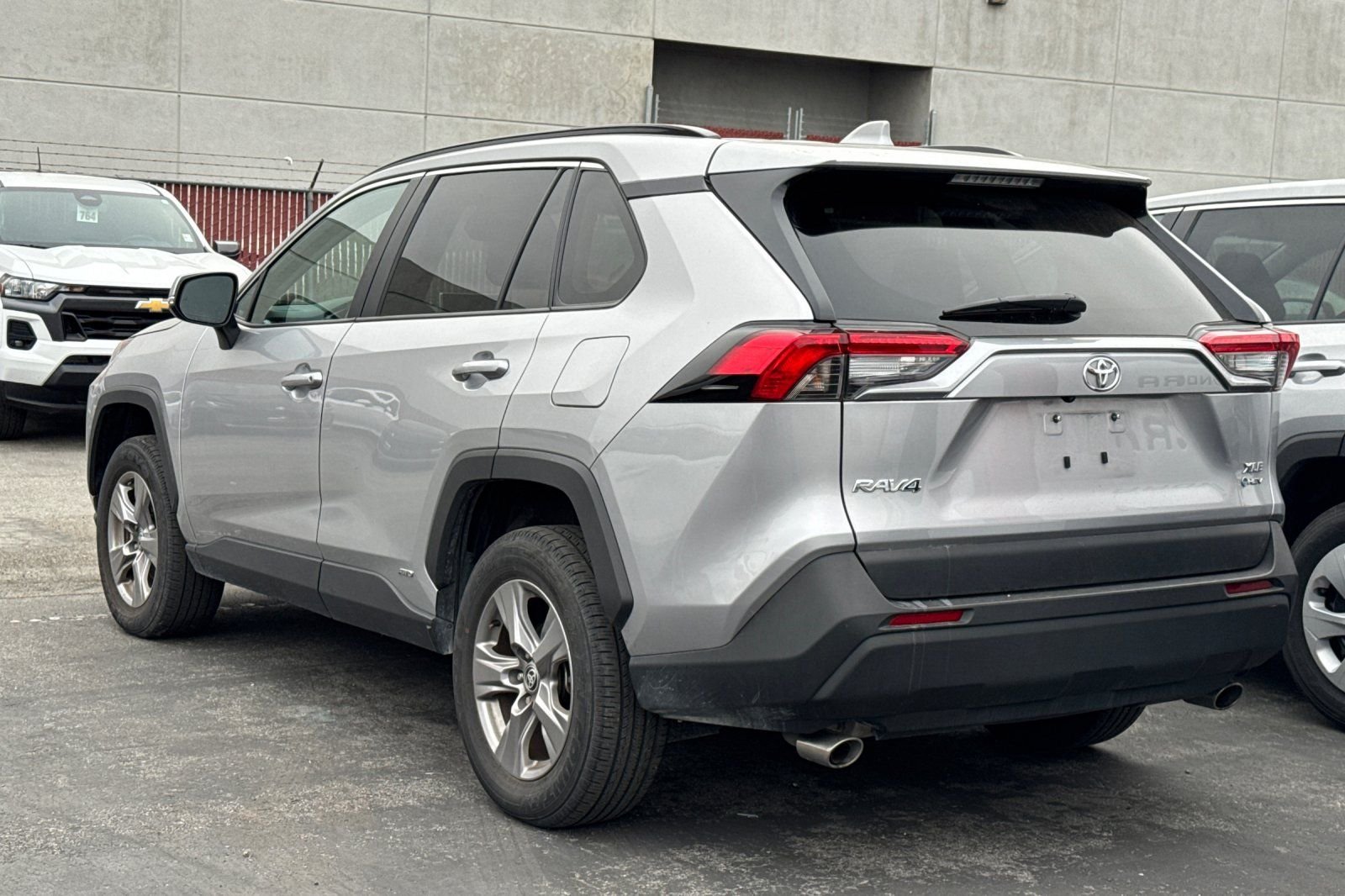 2025 Toyota RAV4 Hybrid XLE photo 5