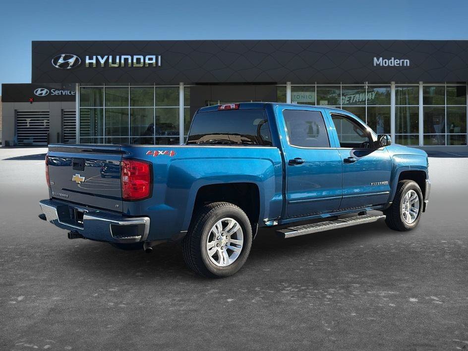 Used 2018 Deep Ocean Blue Metallic Chevrolet LT image 4