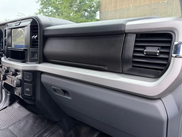 Used 2025 Oxford White Ford XLT image 25