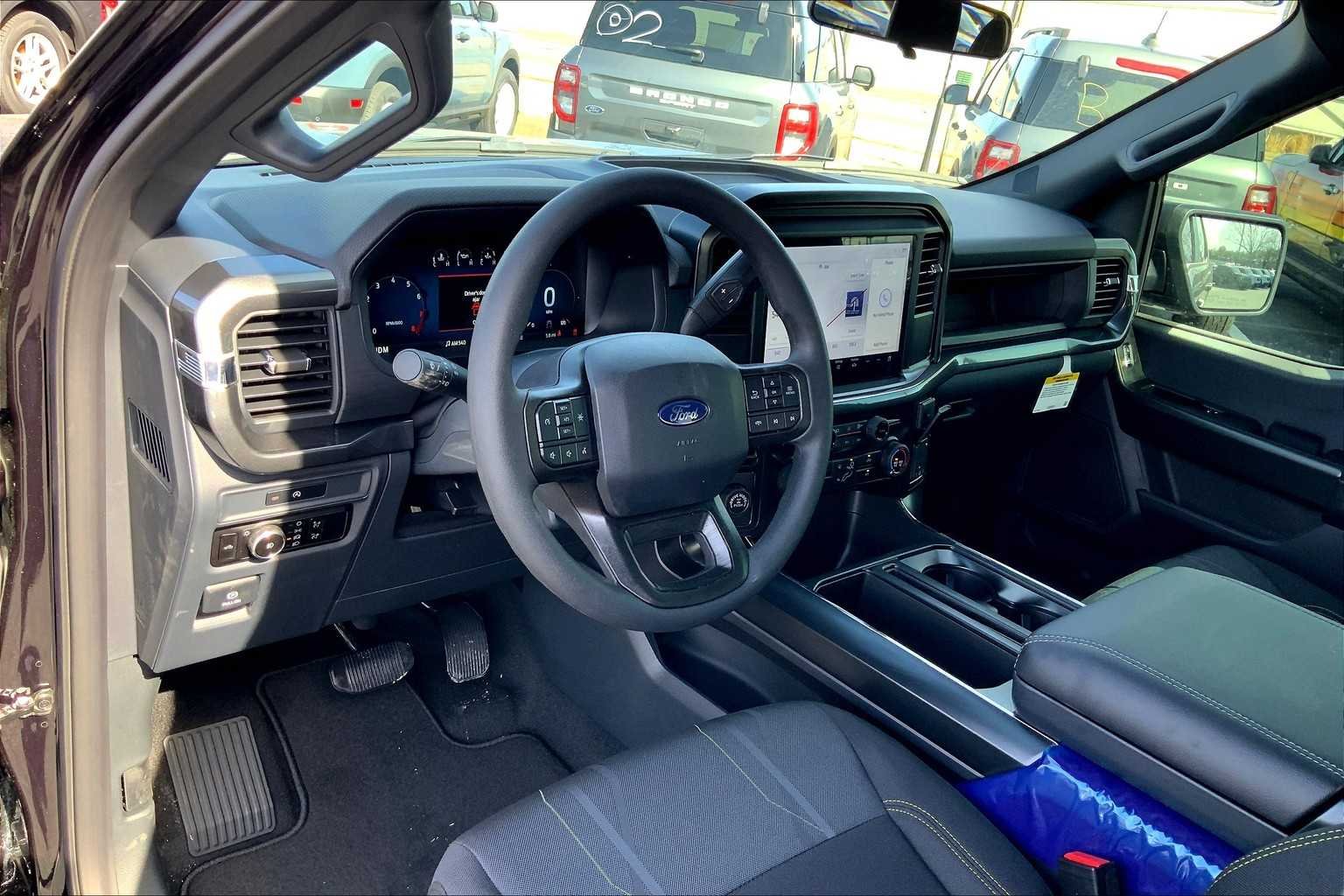 2025 Ford F-150 STX - Photo 6