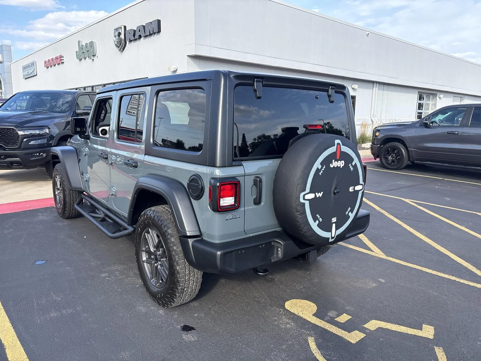 Used 2024 Anvil Clear Coat Jeep Sport S image 7
