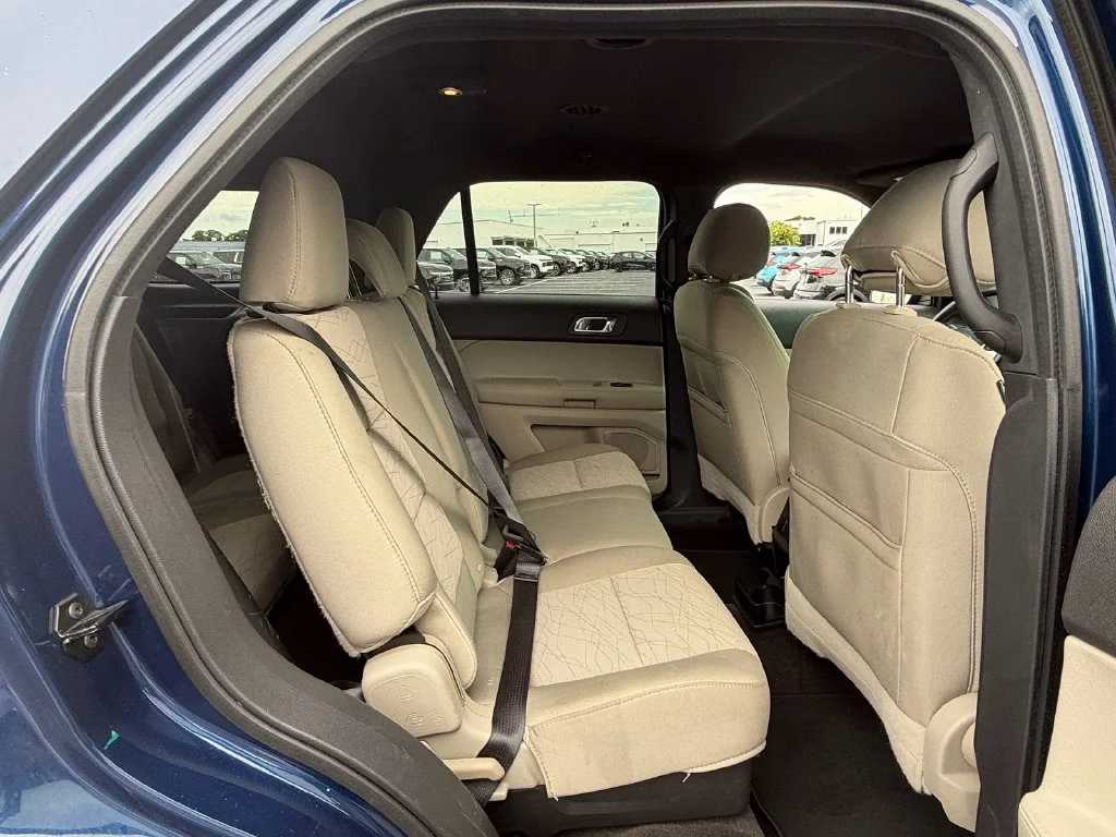Used 2012 Blue Ford Base image 17