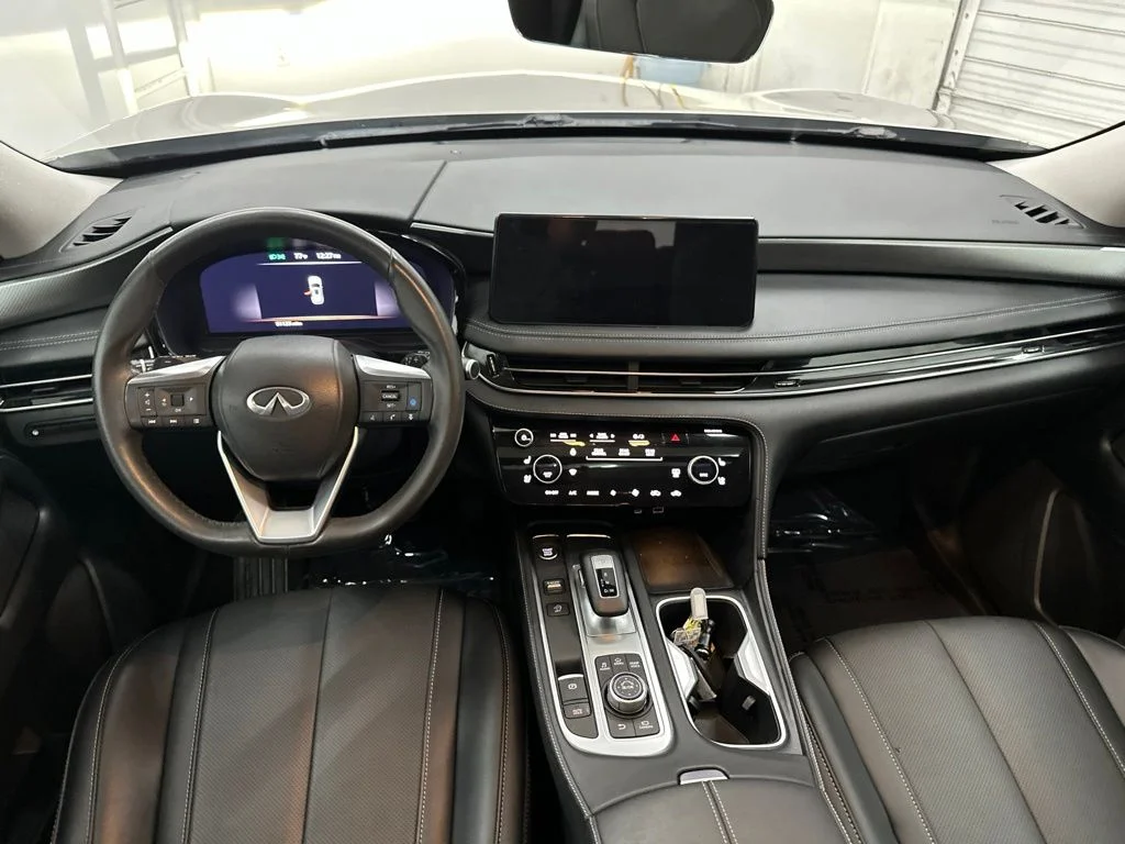 Used 2023 Silver INFINITI LUXE image 23