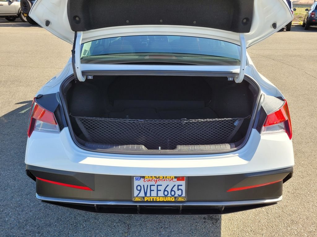 Used 2025 White Hyundai SE image 10