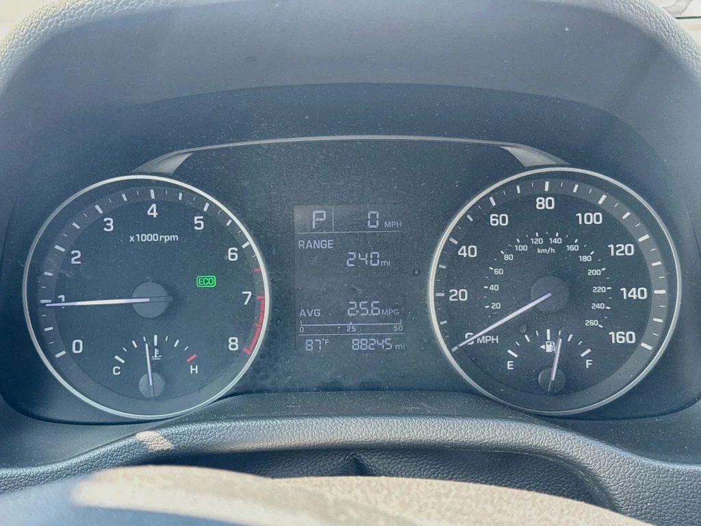 Used 2017 Silver Hyundai SE image 14