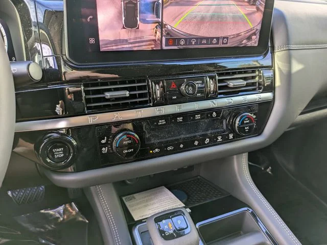 New 2026 Boulder Gray Pearl / Super Black Two-tone Nissan Platinum image 21