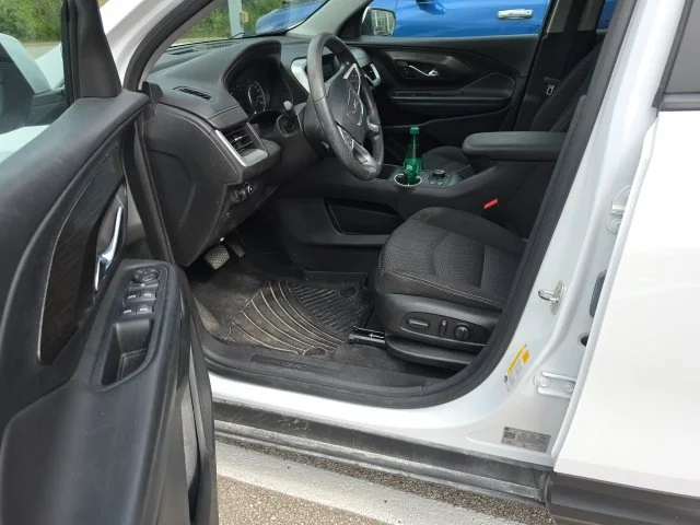Used 2023 White GMC SLE image 7
