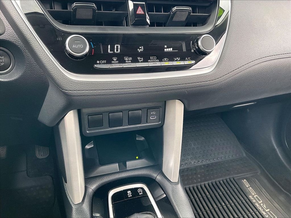 Used 2024 Wind Chill Pearl Toyota LE image 25