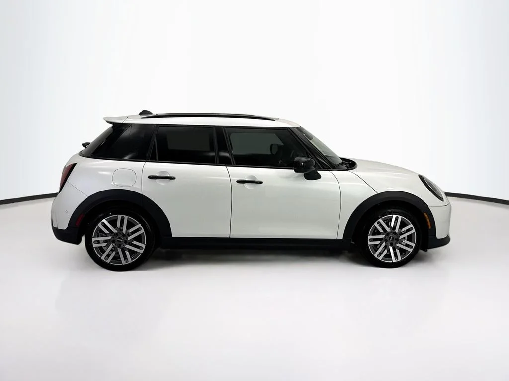 New 2026 Nanuq White Metallic MINI Signature Plus image 4