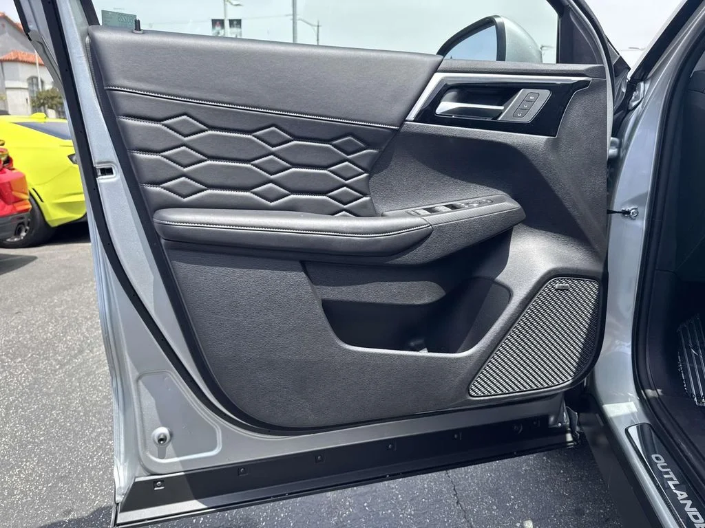 2026 Mitsubishi Outlander SE - Photo 22