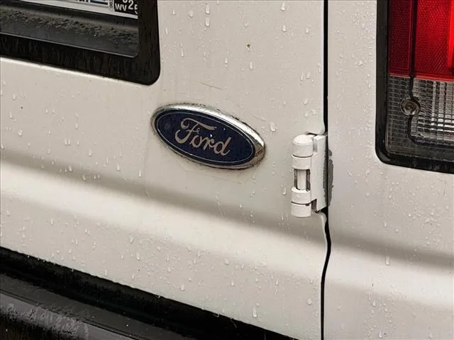 Used 2006 White Ford Commercial image 11