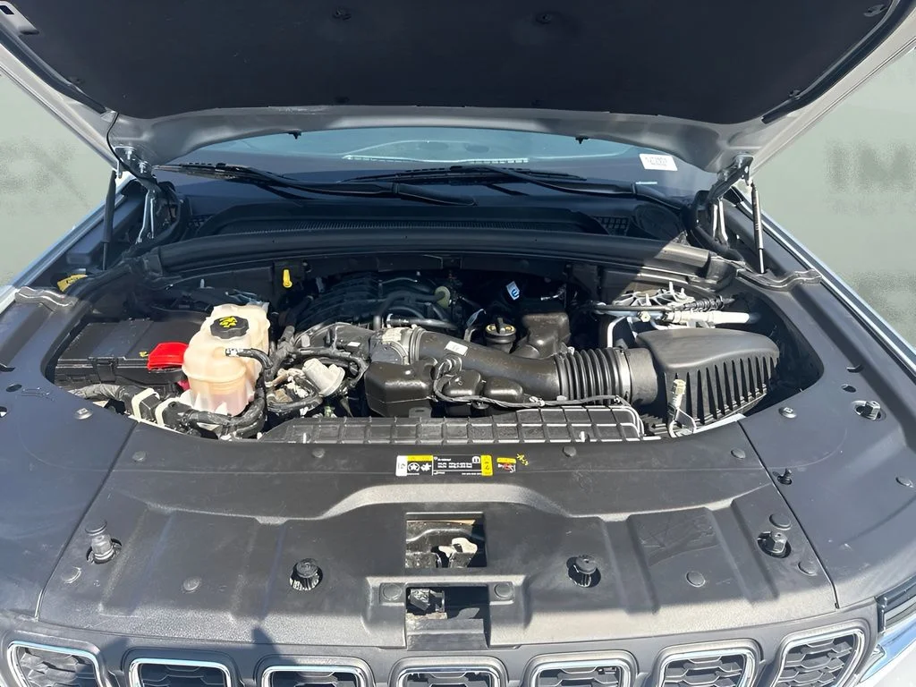 Used 2024 Silver Jeep Laredo image 23