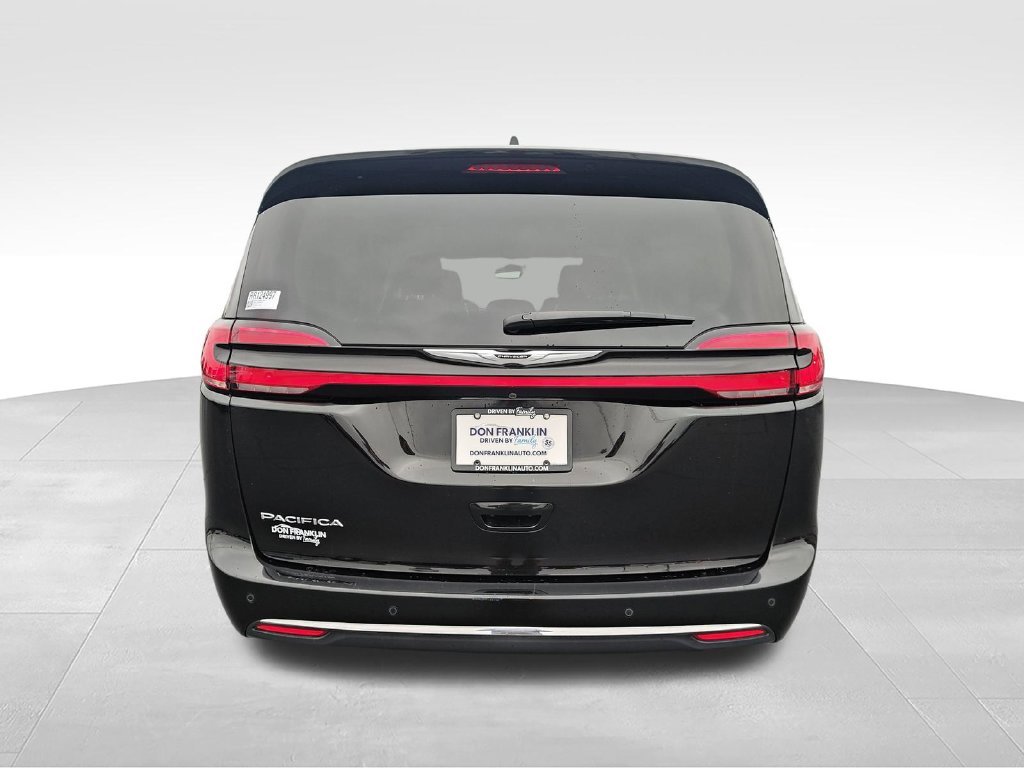 Used 2024 Black Chrysler Touring L image 4
