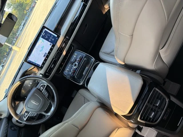 Used 2023 White Lincoln Reserve image 21