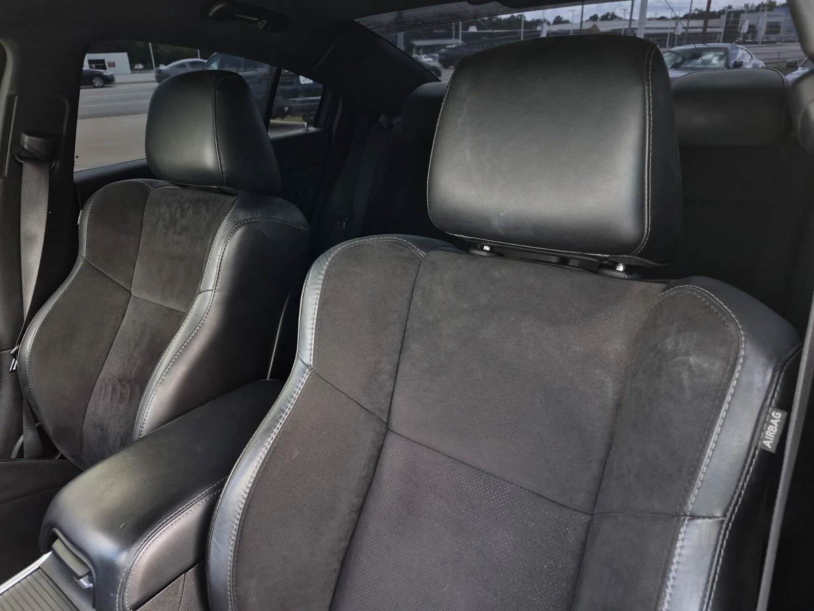 Used 2022 White Knuckle Clearcoat Dodge R/T image 13
