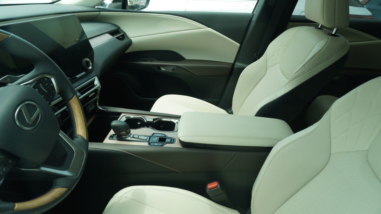 Certified Used 2024 White Lexus RX 350 Premium image 8