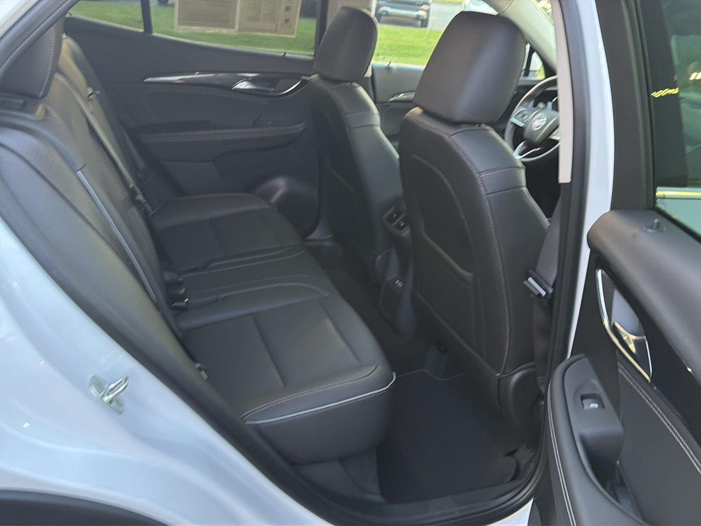 Used 2023 Summit White Buick Essence image 12