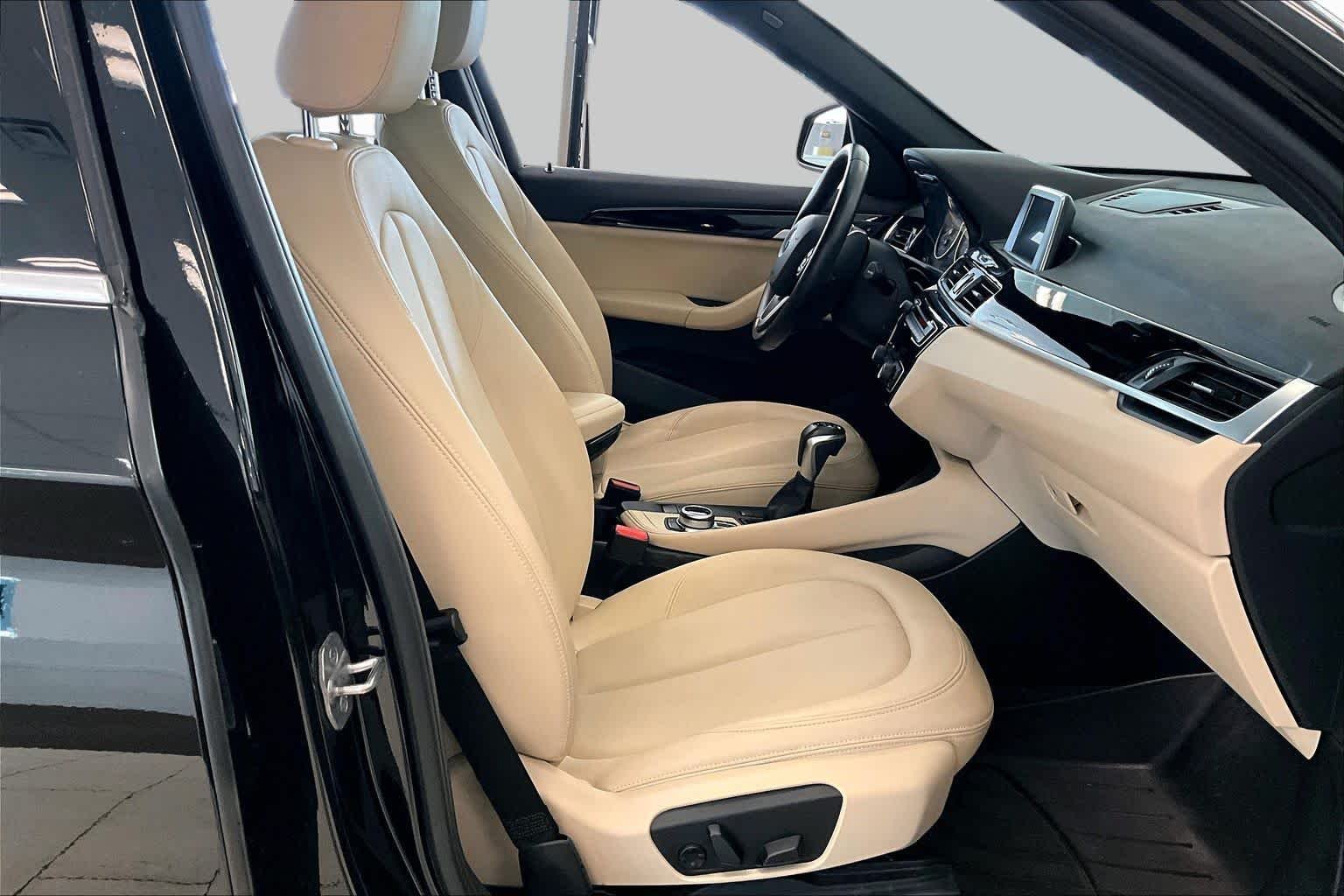 Used 2017 Jet Black BMW sDrive28i image 8