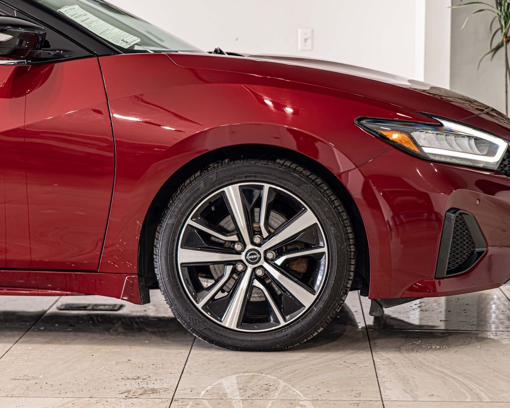 Used 2023 Red Nissan 3.5 SL image 10