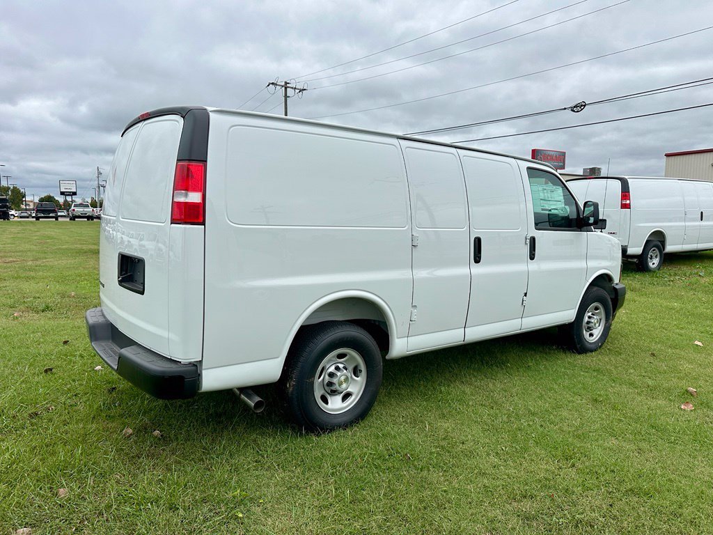 2026 Chevrolet Express Cargo Work Van - Photo 3