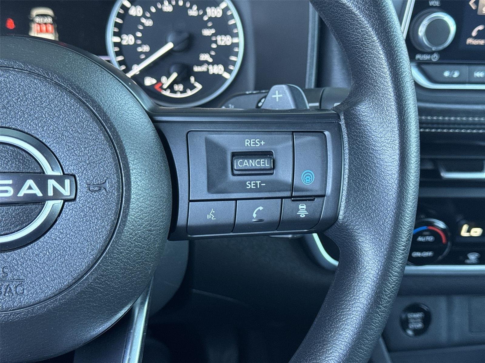 2024 Nissan Rogue SV - Photo 18