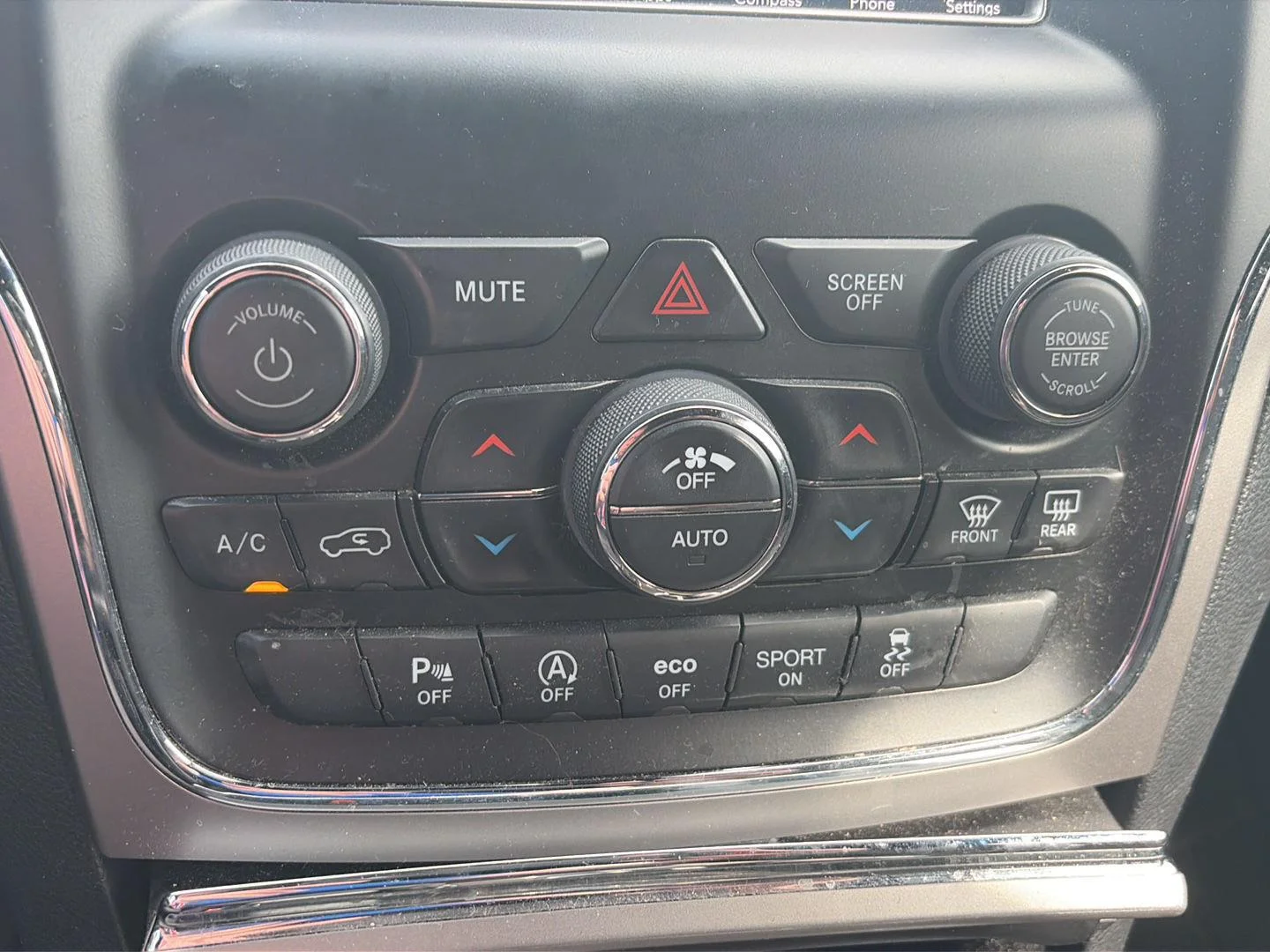 Used 2019 Bright White Clearcoat Jeep Laredo E image 11