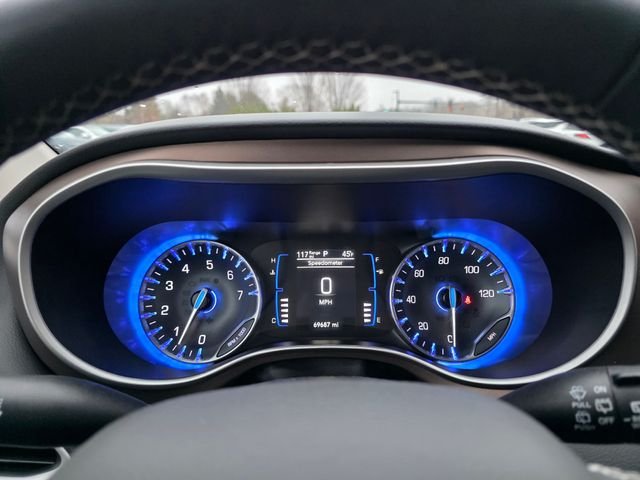 Used 2023 Silver Mist Clearcoat Chrysler LX image 29