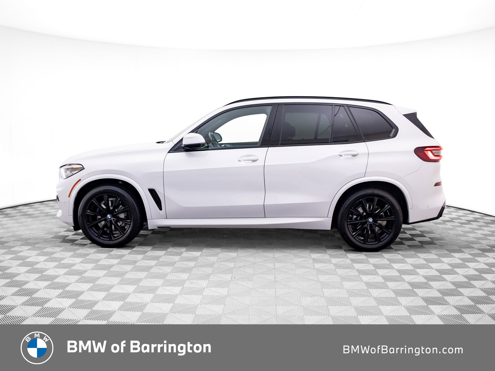 Certified Used 2022 Alpine White BMW xDrive40i image 2