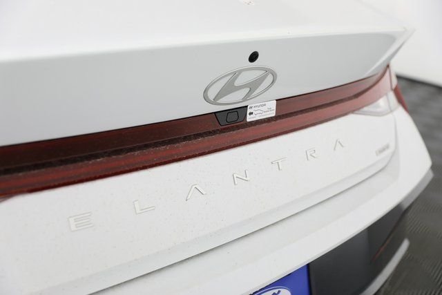 2025 Hyundai Elantra Limited - Photo 30